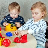 Juegos para niños de 3-4 años en casa y al aire libre
